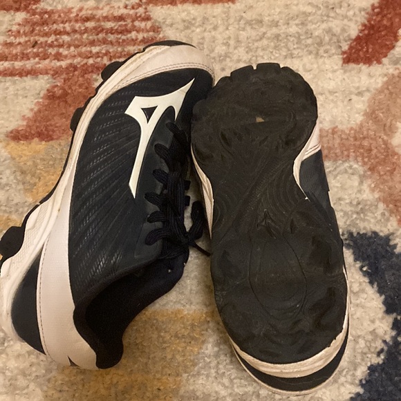 These are little boys baseball cleats. Some free home - Picture 4 of 6